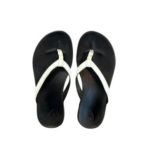 Olukai Black and White Women’s Leather Sandals – Size 7.5